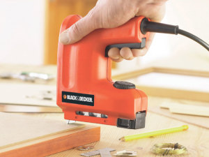 Black&Decker Zszywacz 1500W klamry 6-14mm gwoździe 14mm regulowana siła wbijania - KX418E 6