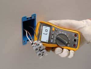 Fluke Multimetr cyfrowy 117 z bezdotykowym próbnikiem napięcia (2583647) 3