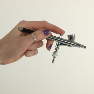 Dedra Pistolet lakierniczy z górnym zbiornikiem 2ml 0,3mm (DED7477) 3