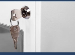 Karwasz Rozdzielnica uniwersalna licznikowa z zamkiem 1F IP30 biała RU-1-L Z/O 4