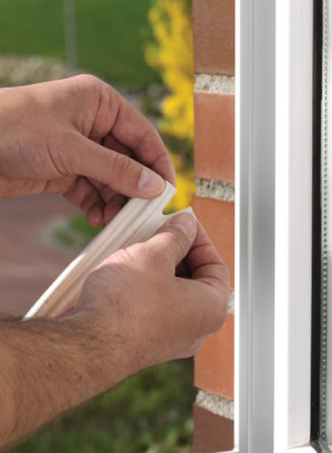 Tesa Uszczelka gumowa 9mm profil P biała 25m (0539102) 3