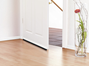 Tesa Uszczelka szczotkowa 37mm pod drzwi standard przeźroczysta 1m (0543302) 2