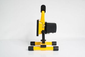 Volteno Naświetlacz akumulatorowy LED na małym statywie 10W (VO0579) 2