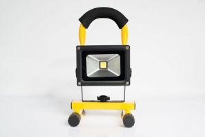 Volteno Naświetlacz akumulatorowy LED na małym statywie 10W (VO0579) 3