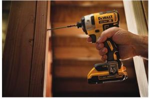 Zestaw elektronarzędzi Dewalt 5-elementowy (DCK276P2) 6