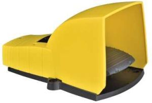Schneider Electric Wyłącznik nożny pojedynczy z osłoną żółty tworzywo 1Z 1R 1 krok (XPEY310) 1