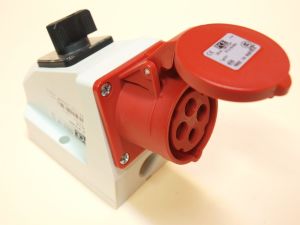 PCE Gniazdo KOMBI z rozłącznikiem 0-1 czerwone 16A 400V IP44 (914-6w) 1