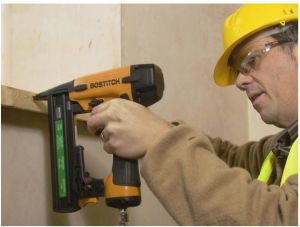 Bostitch Zszywacz pneumatyczny na zszywki 12 - 38mm z zszywkami w walizce (SX1838-E) 3