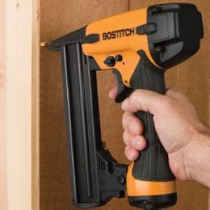 Bostitch Zszywacz pneumatyczny na zszywki 12 - 38mm z zszywkami w walizce (SX1838-E) 4