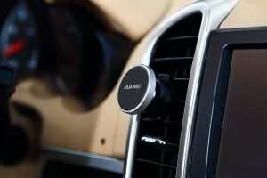 Huawei magnetyczny do kratki wentylacyjnej + czarny etui z wbudowaną wkładką magnetyczną, Zestaw samochodowy do P20 PRO (55030176) 2