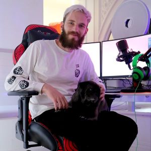 Fotel Clutch Chairz „PewDiePie” Edition Throttle czerwony (THPDP1) 3