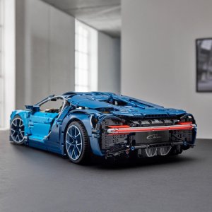 LEGO Technic Bugatti Chiron (42083) 4