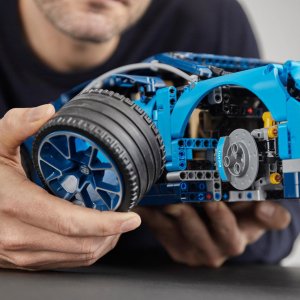 LEGO Technic Bugatti Chiron (42083) 7