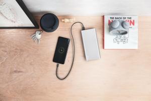 Powerbank Trust Urban Omni 10000 mAh Srebrny  (22701) 6