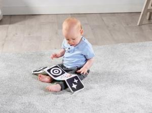 Tiny Love Mata edukacyjna Gimnastyka dla bobasa z pałąkami - Magiczna Kraina - czarno-biała 3