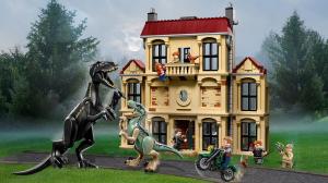 LEGO Jurassic World Atak indoraptora (75930) 6