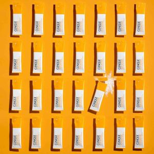 Clinique Oczyszczający puder do twarzy Fresh Pressed Renewing Powder Cleanser With Pure Vitamin C 28x0.5g 2