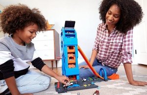 Hot Wheels Wyrzutnia City Rajdowy garaż  (FTB68 419561) 6