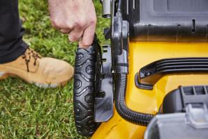 Kosiarka akumulatorowa Dewalt DCMW564N 17