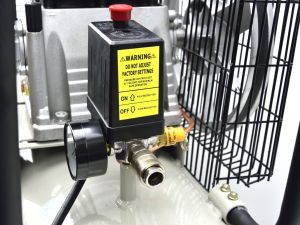 Sprężarka Geko 8bar 100L (G80303) 3