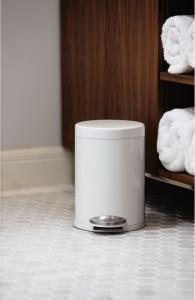 Kosz na śmieci Simplehuman na pedał 4,5L biały (CW1853CB) 4