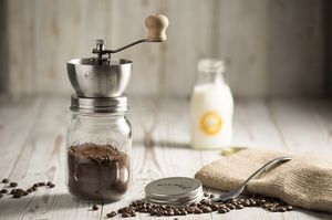 Młynek do kawy Kilner Młynek KILNER 0025.785 ( ręczny ; kolor srebrny ) 2