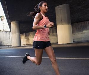 Smartwatch Fitbit ionic Adidas Edition Granatowy  (FB503WTNV) 4