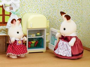 Figurka Epoch Sylvanian Families Zestaw z mamą królików z czekoladowymi uszkami (lodówka) 2