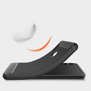 Hurtel Carbon Case elastyczne etui pokrowiec Xiaomi Mi A2 / Mi 6X czarny 5