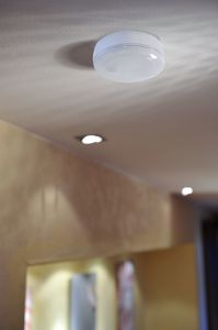 Smartwares Czujnik dymu ze zintegrowaną 10-letnią baterią biały (RM218) 8