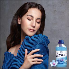 Płyn do płukania Lenor Spring Awakening ,0,93 L 2