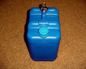 Arostė Kanister na wodę 20L z kranem 3