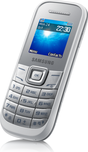 Telefon komórkowy Samsung E1200 Biały (GT-E1200ZWRXEO) 1