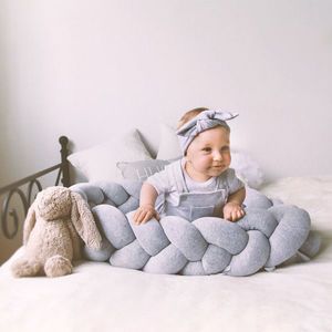 Lulando Lulando Kokon Braid Welur, szary / szare chmurki na białym 2