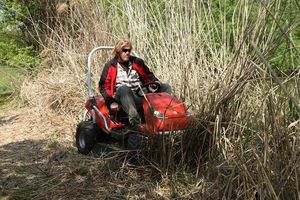 Traktor ogrodowy Oleo-Mac Apache 92 Evo 4x4 B&S 12