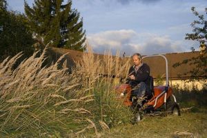 Traktor ogrodowy Oleo-Mac Apache 92 Evo 4x4 B&S 13