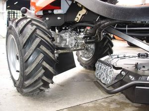 Traktor ogrodowy Oleo-Mac Apache 92 Evo 4x4 B&S 15