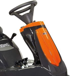 Traktor ogrodowy Oleo-Mac Mistral 72/12,5 KH 3