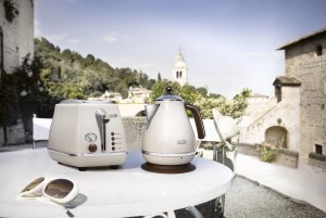 Czajnik DeLonghi KBOV2001.BG Kremowy 4