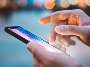 Spigen Szkło Spigen Glas.tR Slim FC do etui Apple iPhone Xs Max black 5