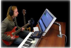 Ergotron Uchwyt biurkowy na monitor do 30" MX Desk Monitor Arm (45-214-026) 1