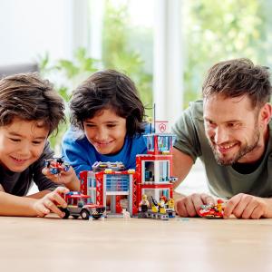 LEGO City Remiza strażacka (60215) 16