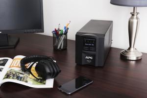 UPS APC Smart-UPS (SMT750IC) 2
