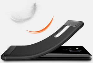 Hurtel Carbon Case elastyczne etui pokrowiec Huawei Mate 20 czarny uniwersalny 3