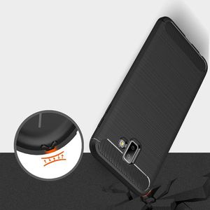 Hurtel Carbon Case elastyczne etui pokrowiec Samsung Galaxy J6 Plus 2018 J610 czarny uniwersalny 4