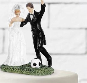 Party Deco Figurka na tort weselny, Para Młoda z piłką nożną, 14 cm uniwersalny 1