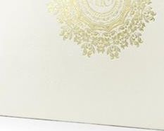 Party Deco Księga gości komunijnych, kremowa ze złotym emblematem, 20,5x20,5 cm, 22 kartki uniwersalny 1