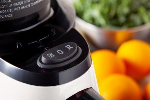 Wyciskarka wolnoobrotowa Eldom PJ600B Intensi 2