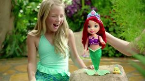 Jakks Pacific Lalka Ariel śpiewa i świeci (96385) 5