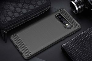 Hurtel Carbon Case elastyczne etui pokrowiec Samsung Galaxy S10 Plus czarny uniwersalny 5